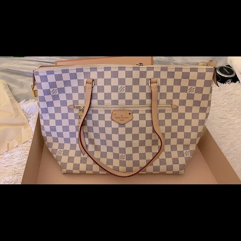 Louis Vuitton Iena MM LIKE NEW!
